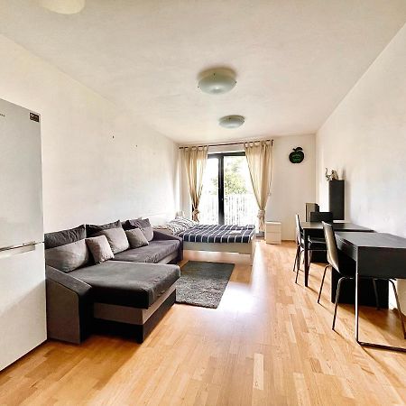 Garden Park Studio Praga Exterior foto